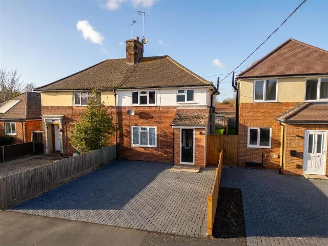 House for sale in Stone with Bishopstone and Hartwell, Stone