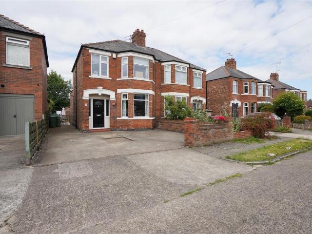 House for sale in High Field, York