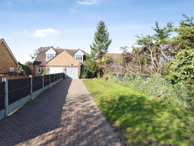 House for sale in Rainham, Greater London