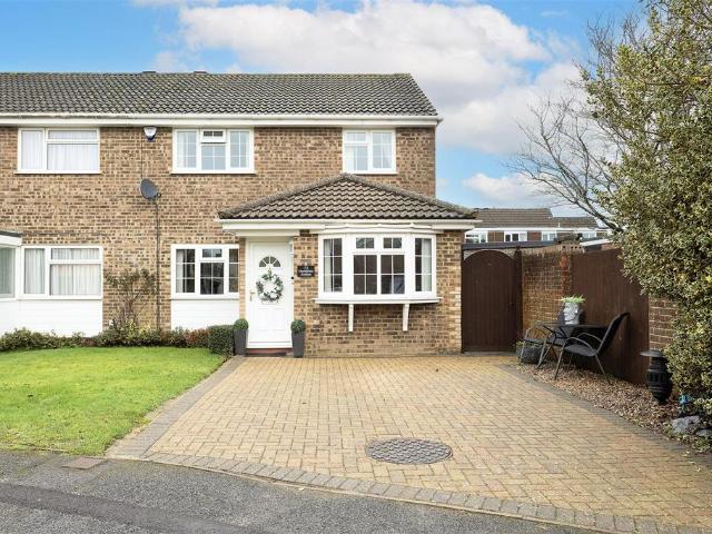 House for sale in Hatching Green, Five Acres