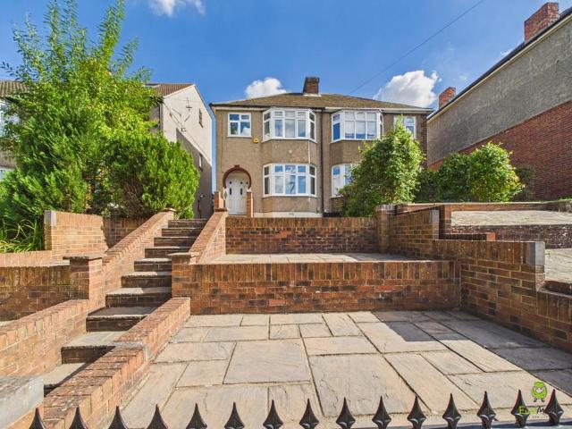 House for sale in Wansunt, Greater London