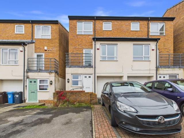 House for sale in Norfolk Park, South Yorkshire