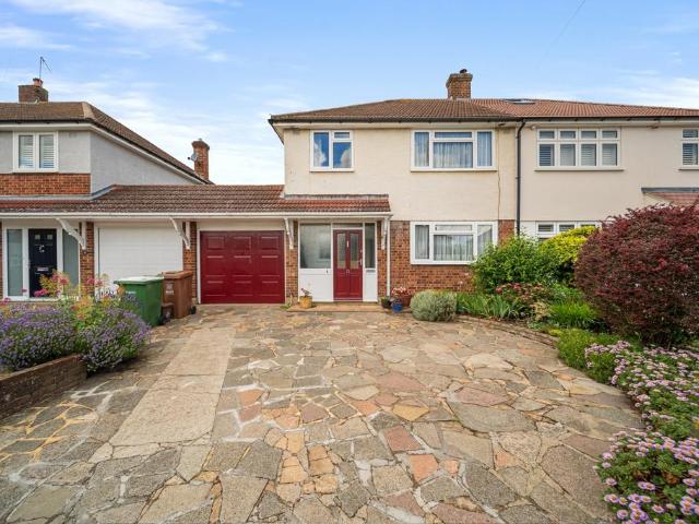 House for sale in Albany Park, Greater London