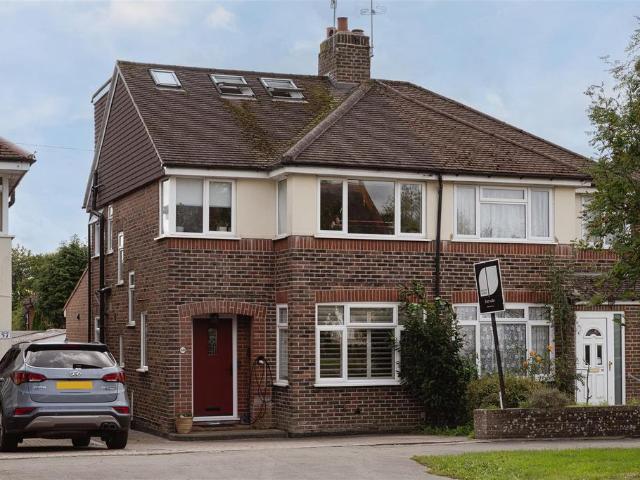 House for sale in Woodhatch, Red Hill
