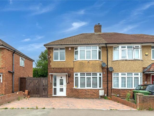 House for sale in Spring Park, Luton