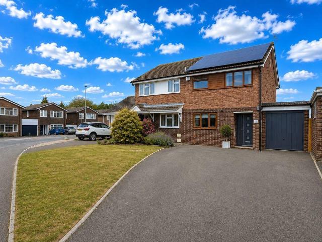 House for sale in Heath Hayes and Wimblebury, Chadsmoor