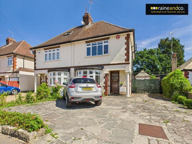 House for sale in The Royds, Potters Bar