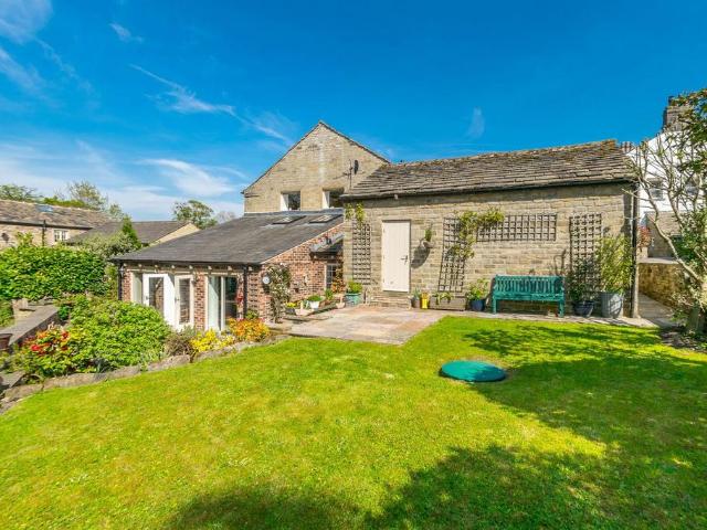 House for sale in Shelley, Upper Cumberworth