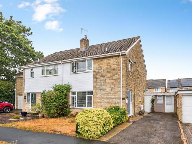 House for sale in Carterton, West Oxfordshire