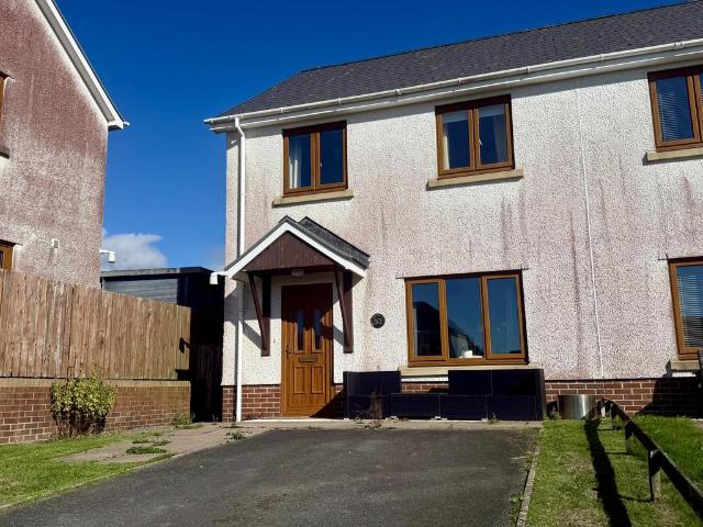 House for sale in Waun Fawr, Wales
