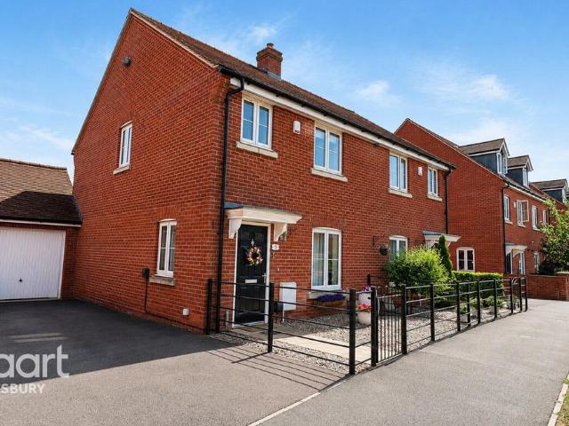 House for sale in Berryfield, Buckinghamshire