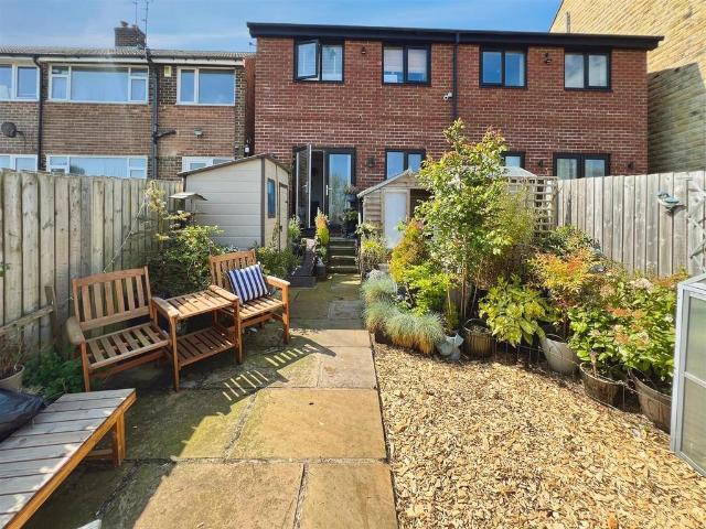 House for sale in Greengates, West Yorkshire