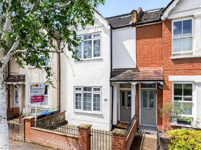 House for sale in Motspur Park, Greater London