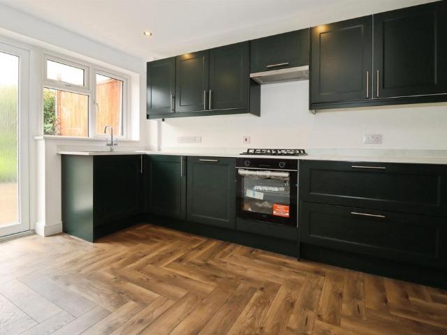 House for sale in Kingswood