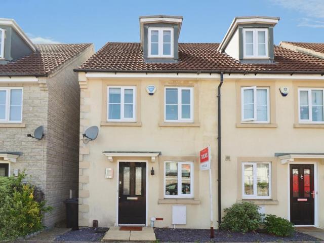 House for sale in Kingswood