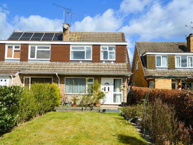 House for sale in Heol-las, Surrey