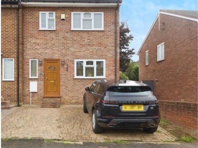 House for sale in Hale End, Greater London
