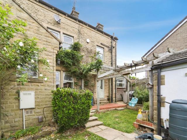House for sale in Rufford Park, Yeadon
