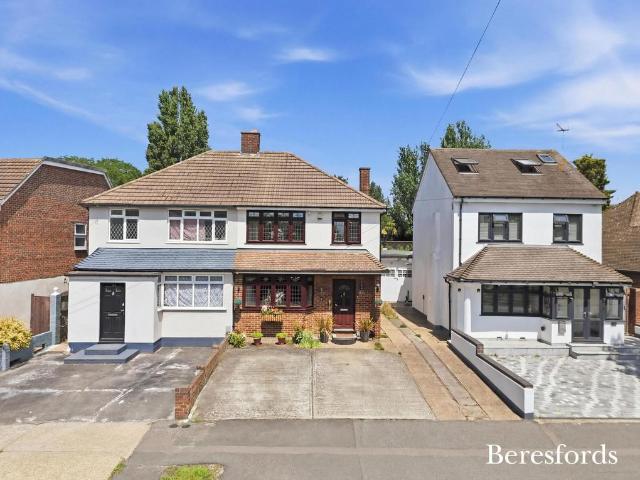 House for sale in Rush Green, Greater London