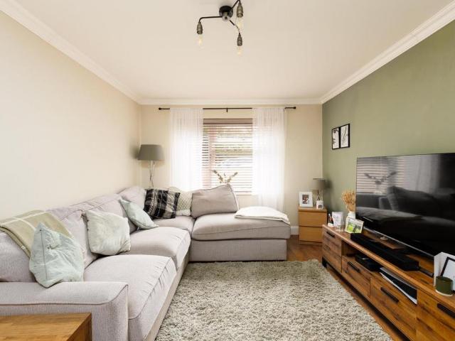 House for sale in Kingswood