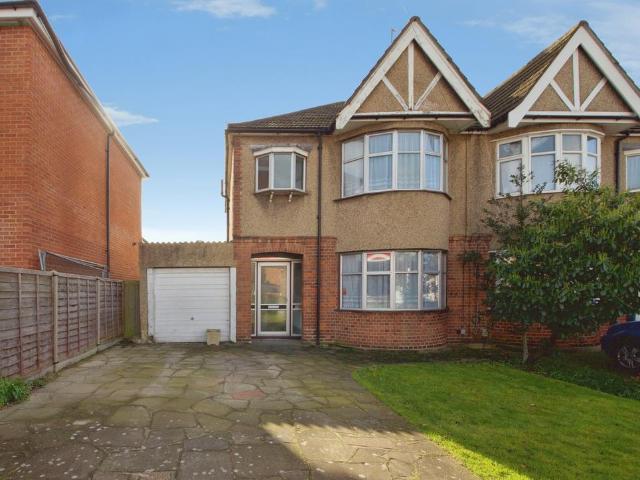 House for sale in Gidea Park, Greater London