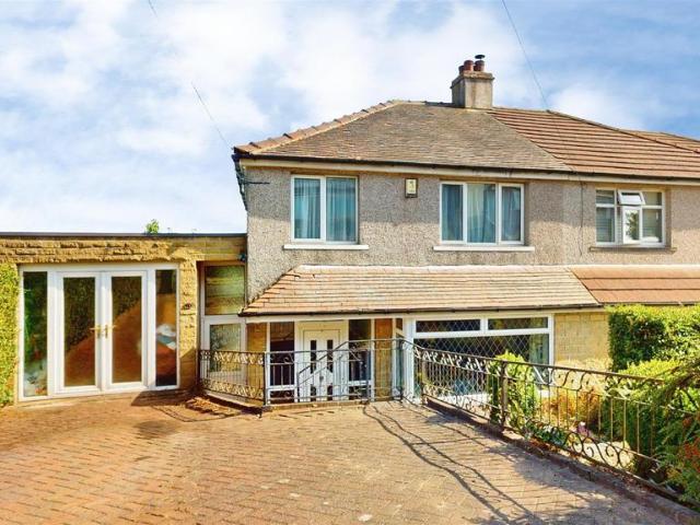 House for sale in Claremount, Northowram