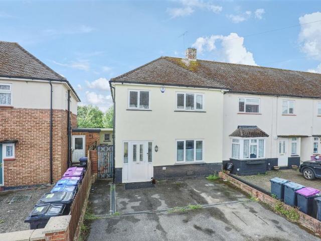 House for sale in Kings Hill, Colliers End