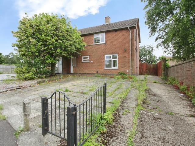 House for sale in Cawston, New Bilton