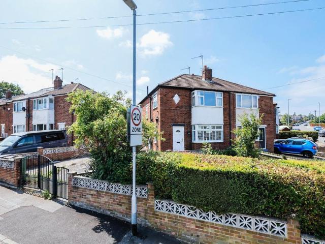 House for sale in Farsley, West Yorkshire