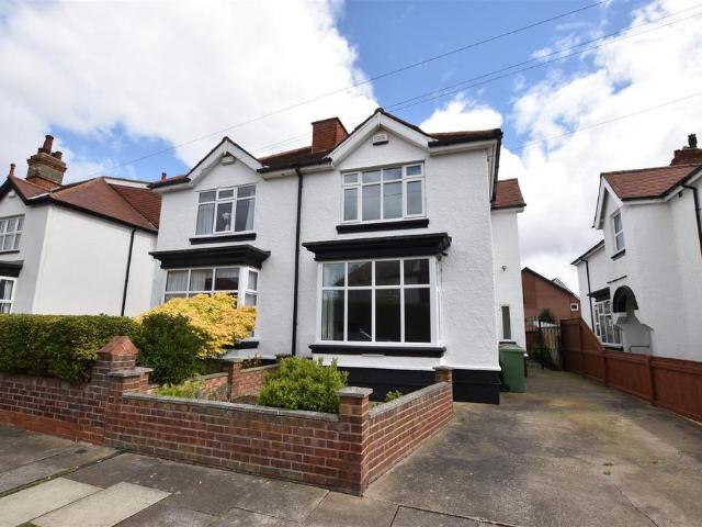House for sale in Cleethorpes, North East Lincolnshire