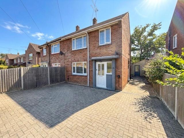 House for sale in Old Dean, Heol-las