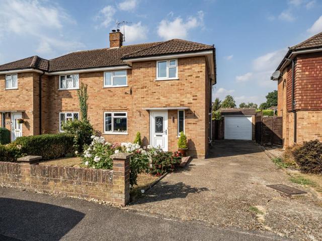 House for sale in Burstow, Hillview