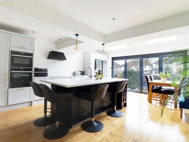 House for sale in London Borough of Croydon, Kenley