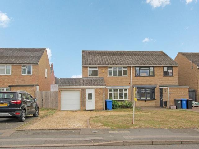 House for sale in Brambleside, Kettering