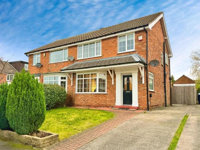 House for sale in Kitt's Moss, Bramhall