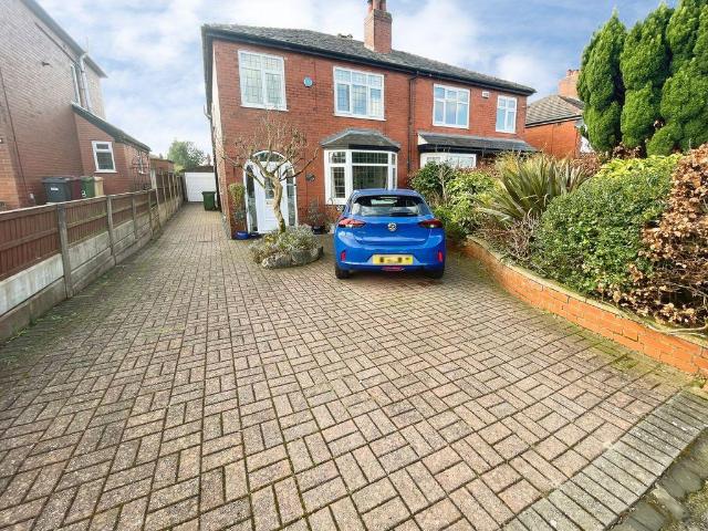 House for sale in Bradshaw, Lee Bank