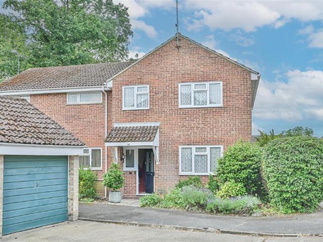 House for sale in Navestock Side, Essex
