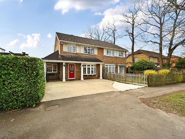 House for sale in Burstow, Hillview