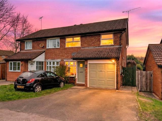 House for sale in Emmbrook, Wokingham