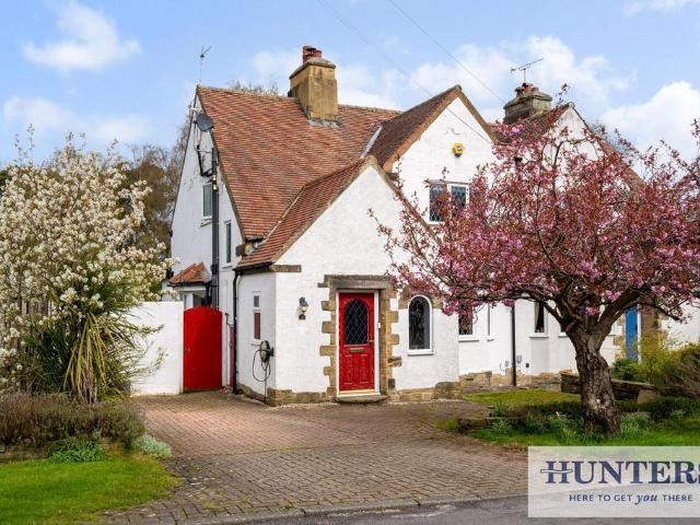 House for sale in Tranmere Park, Guiseley