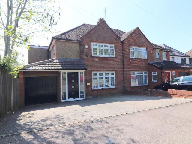 House for sale in Round Green, Luton