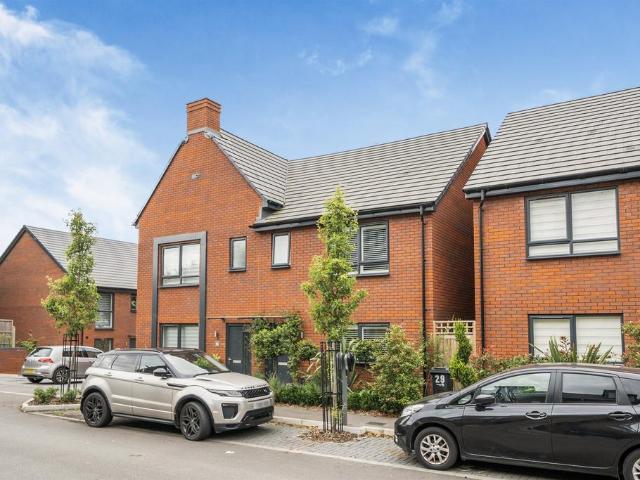 House for sale in Greater London