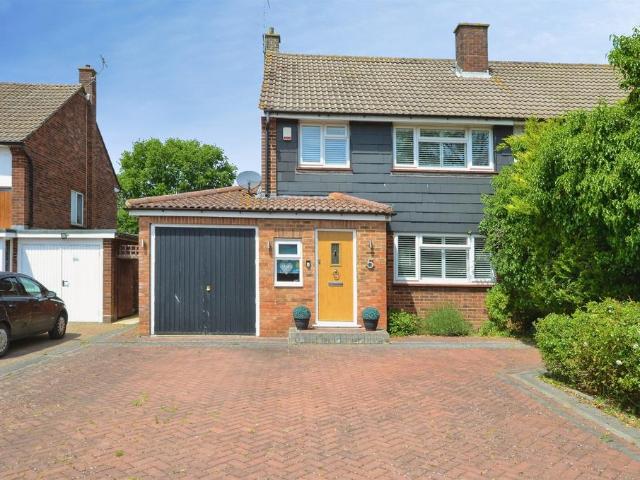 House for sale in Bushey