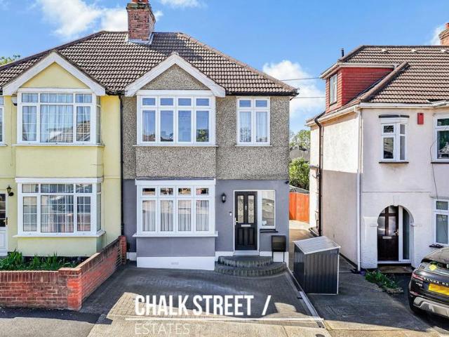House for sale in Hornchurch, Greater London