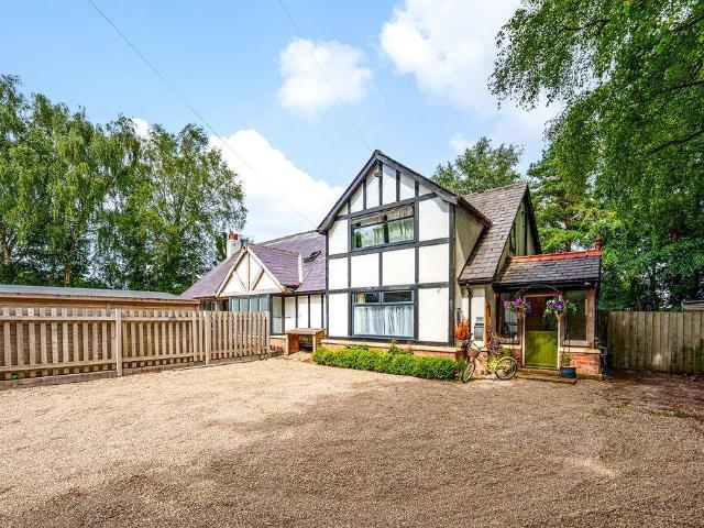 House for sale in Roby Mill, Lancashire