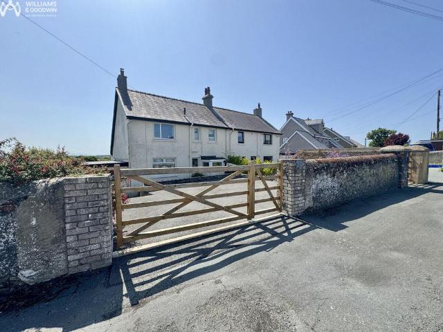 House for sale in Trearddur, Wales