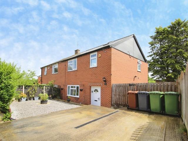 House for sale in Moor Allerton, West Yorkshire