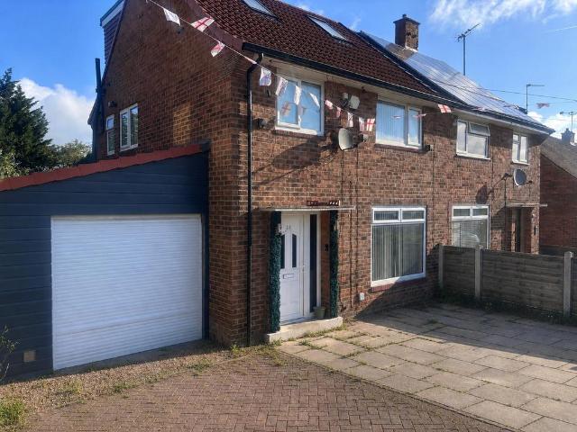 House for sale in Farnley, West Yorkshire