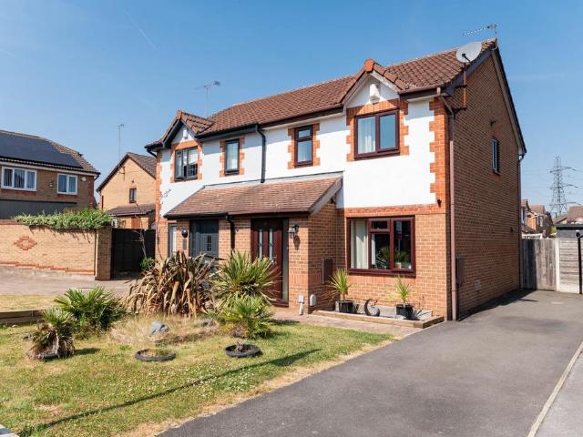 House for sale in Wrenthorpe, West Yorkshire