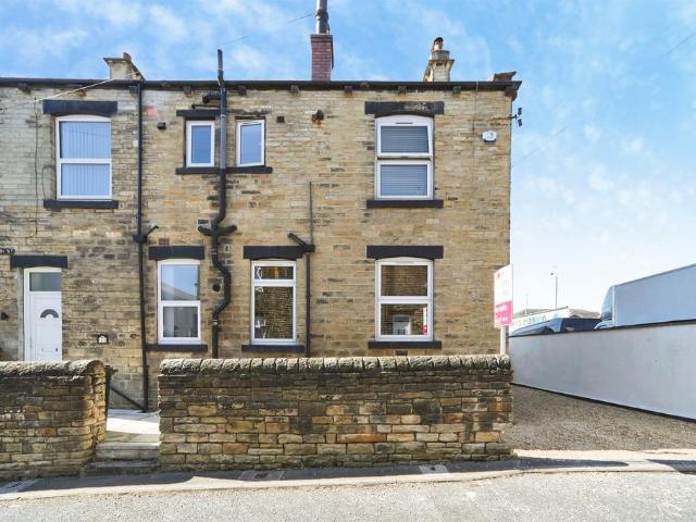 House for sale in Farsley, West Yorkshire